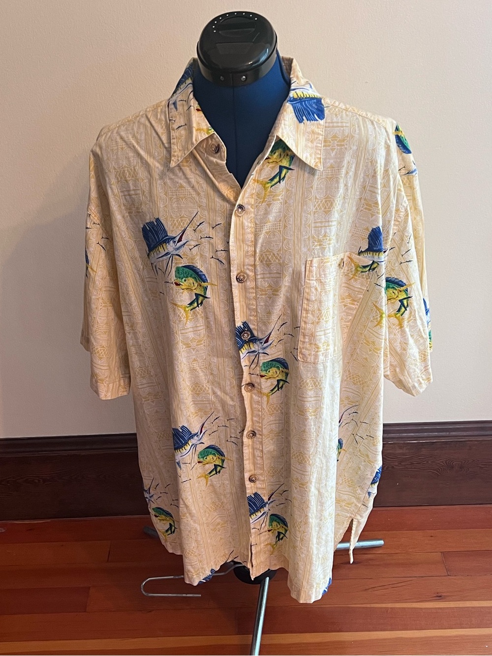 Men's Short-Sleeve West Marine Hawaiian Style Shirt w/ Marlin & Mahi Mahi Fish